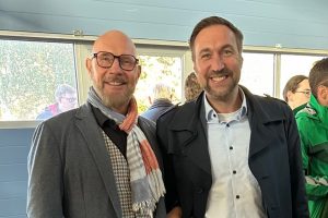 Matthias Bartel und ein enger Kollege auf einer internen Veranstaltung